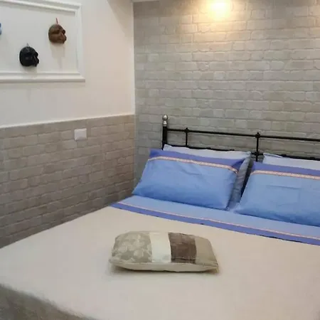 Rosy Maison * Naples